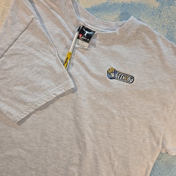 VTG Geekdo Mens L Grey Embroidered Patch T Shirt Comic Con Geek Dó Y2K Beefy-T - Picture 3 of 7